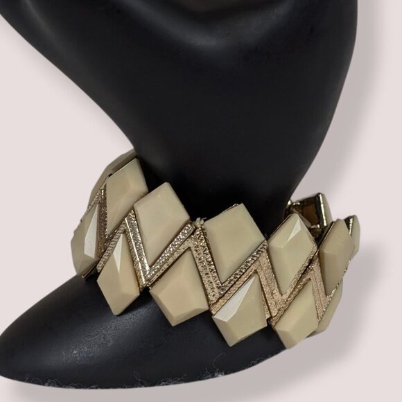 (2/$20) Beige Stone Stretch Bracelet - Picture 1 of 5